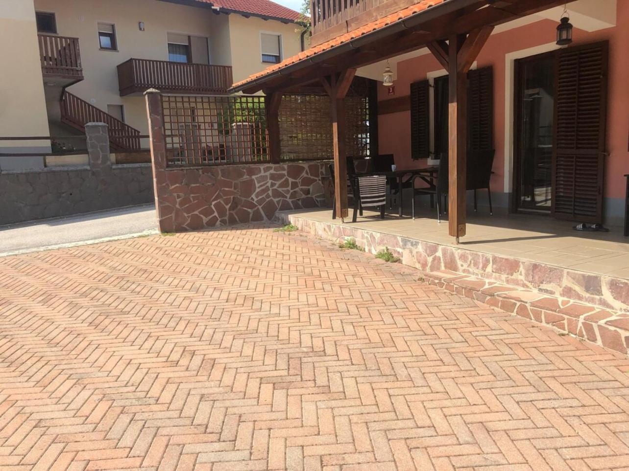 House Maharac With 3 Apartments Till 18 Persons Kamno Exterior foto